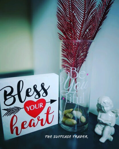 Beautiful 9.5" glass vase